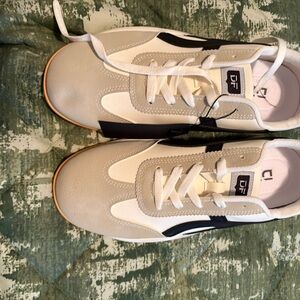 CL Women's Athletic Shoes - Black and White